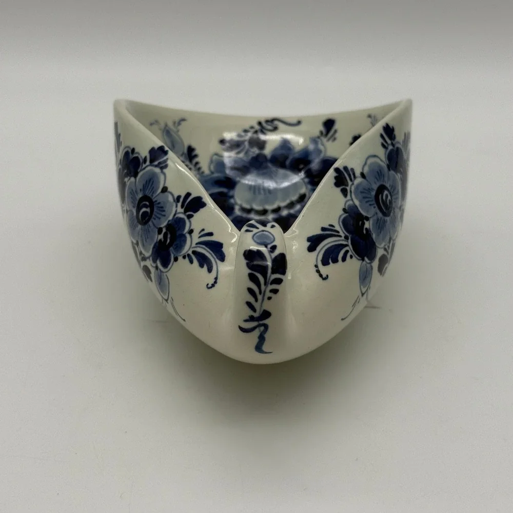 Vintage Regina Gouda Delft Style Trinket Dish Sauce Boat Holland 894 WB Floral